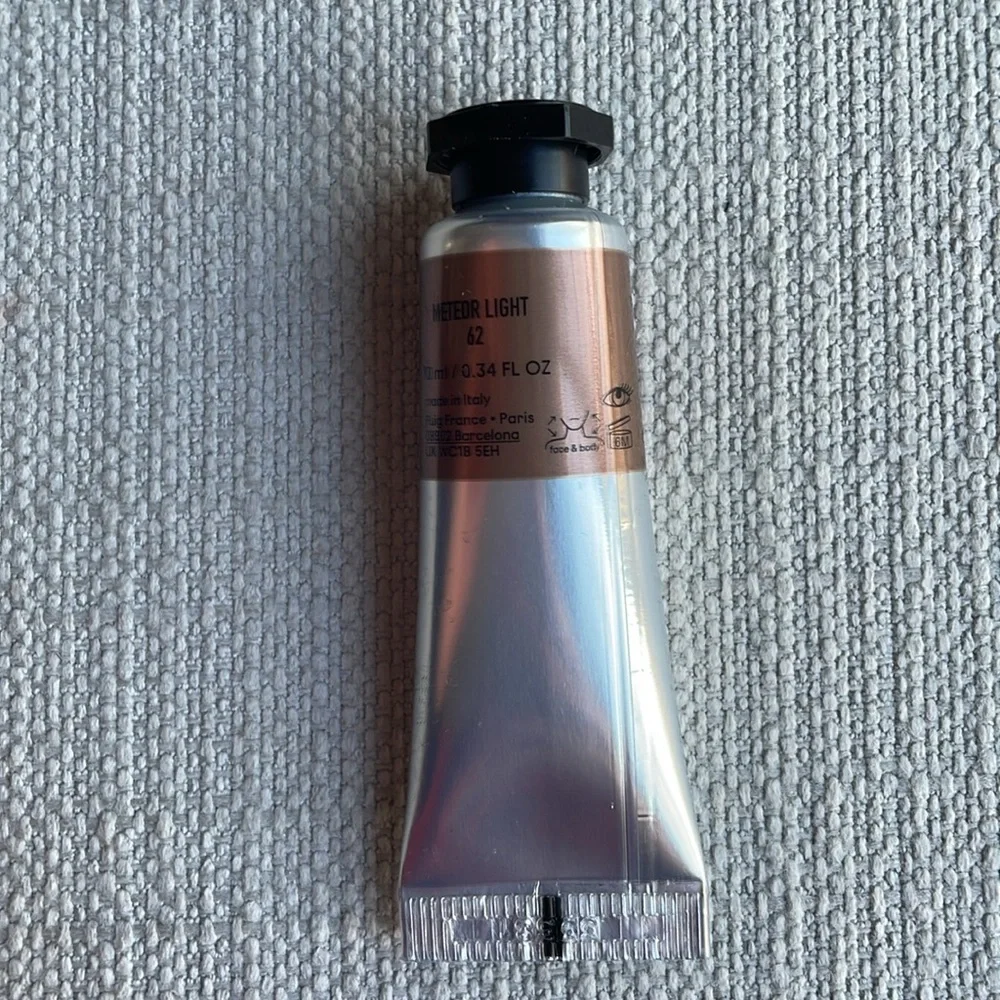 Rabanne Eyephoria Colorshot Metallic Liquid Eyeshadow in 62 Meteor Light -0.3 oz